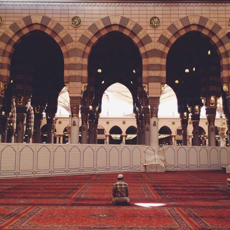 مالا يُنال بالأسباب يُدرك بالدعاء، وبينَ ماترجوه وماتستحيله .. أمرُ اللّٰه. 

اللهم اجعلنا من الذين إذا رأوا الحسن أحبوه لجوهره، وإذا رأوا القبح تجنبوه لمضمونه، وإذا أصابتهم الشدة اطمأنوا أن وراءها فرجًا من عندك.
#يوم_الجمعة