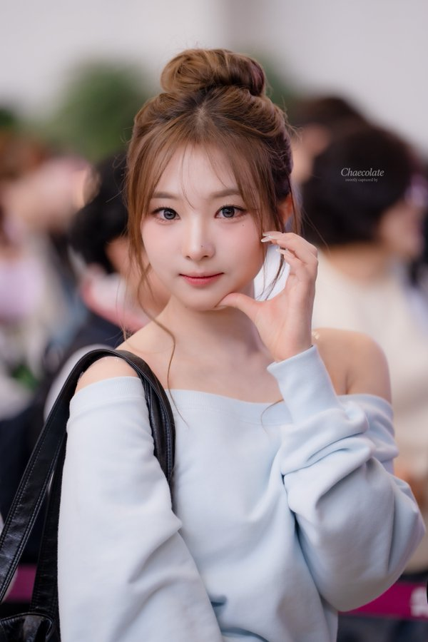 ˚｡⋆ hayeon

c. <a href="/chaecolat_/">Chaecolate</a>