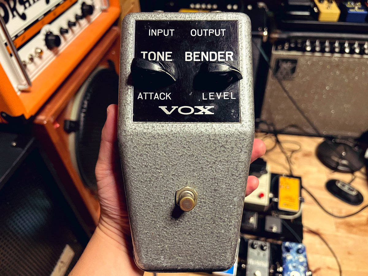 TC楽器にある、機材を弾いちゃう企画 第3弾はコチラ。 VOX Tone Bender