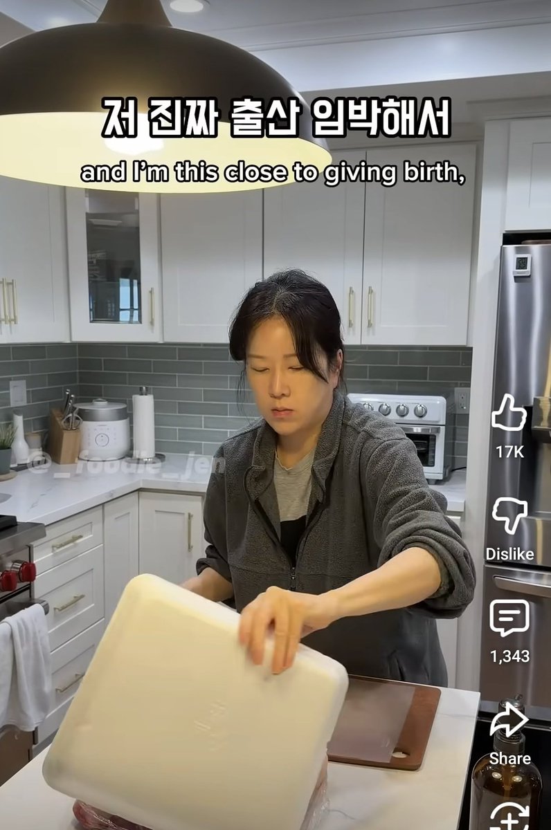 blancadoy's tweet image. 자주 보는 유튜버 분이었는데 만삭에 아이 낳으러 가기 전에 남편 먹을 식사 프렙해놓는다고 해서 댓글창 뒤집어짐...