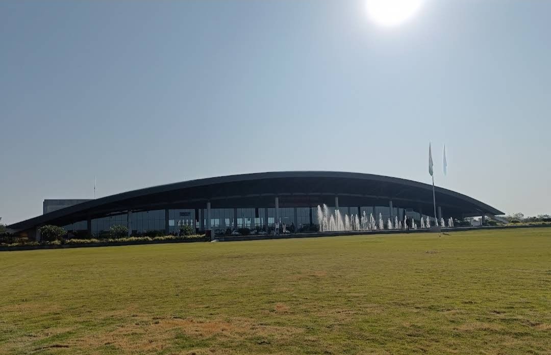 Nashik International Airport 🛫

Global air cargo operations at Nashik Airport witnessed strong growth during the first 11 months of 2025, recording a 2.5-fold increase driven by robust export demand. The airport handled 7,155 tonnes of global cargo across 408 dedicated flights