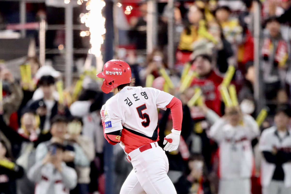 It goes off; we start again
When it breaks, we fix it
Got my heart in your hands