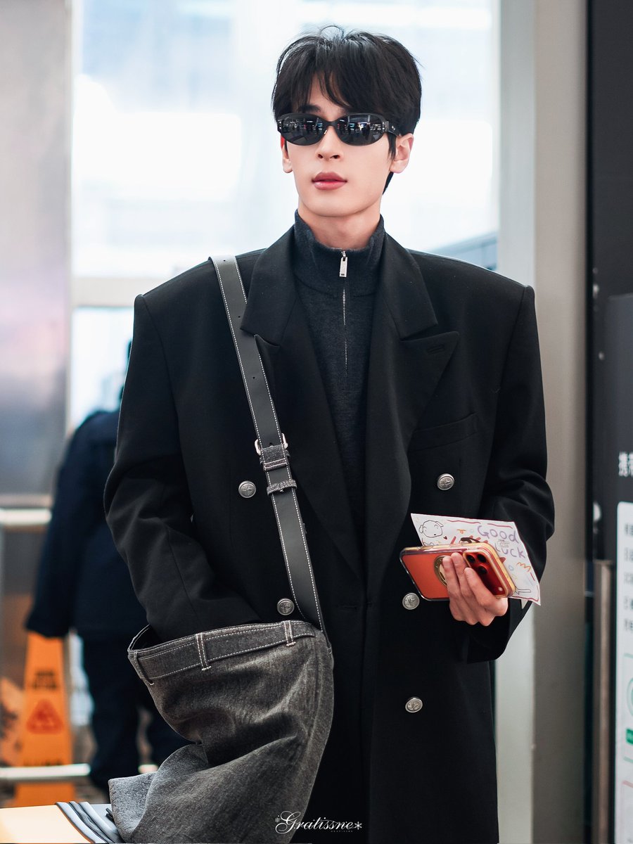 Y☆570 jinjin Jinjin back with the glasses so cool 😎