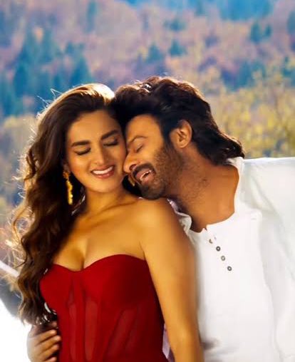 The nun character by #NiddhiAgerwal literally 🔥superb on screen with Rebel Star ⭐️ #Prabhas . some moments are quite funny one 👍🤩

#TheRajaSaab #Maruthi