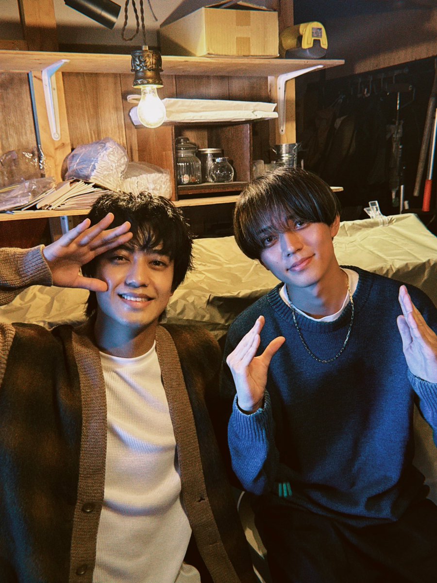 ren_ren_okome's tweet photo. 永瀬廉くんへ
最近よくやって���このポーズはなんですか？笑 https://t.co/N9HXbuCNTl