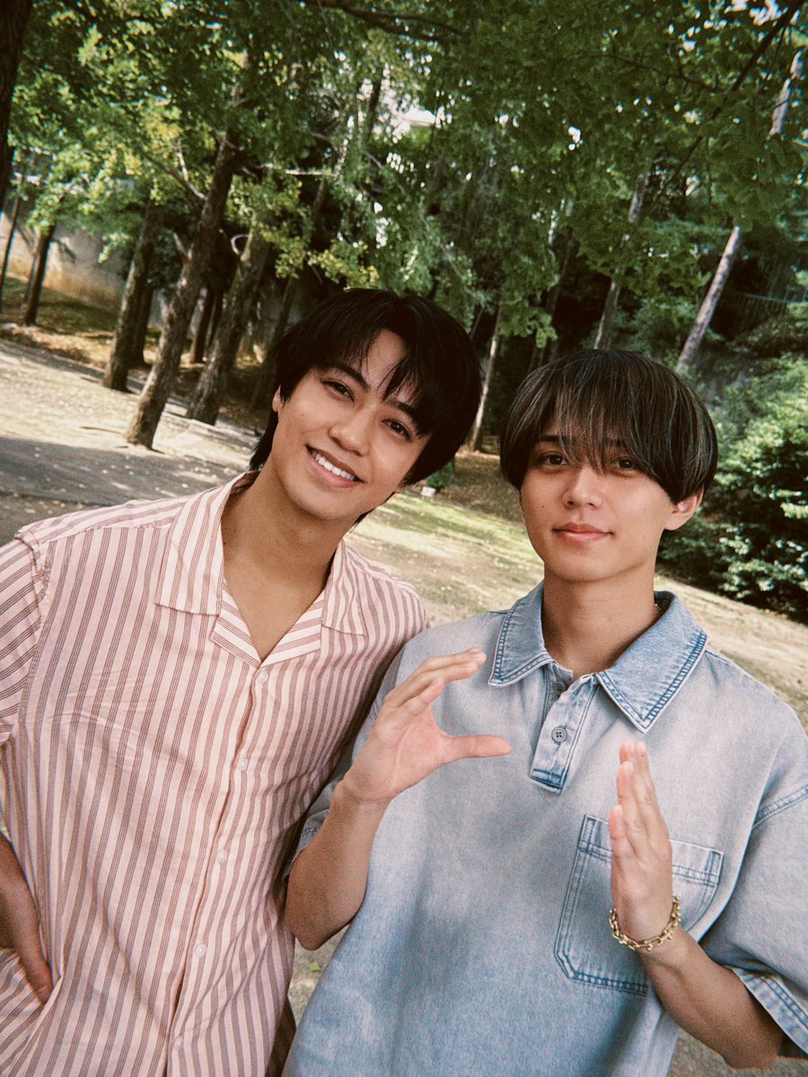 ren_ren_okome's tweet photo. 永瀬廉くんへ
最近よくやって���このポーズはなんですか？笑 https://t.co/N9HXbuCNTl