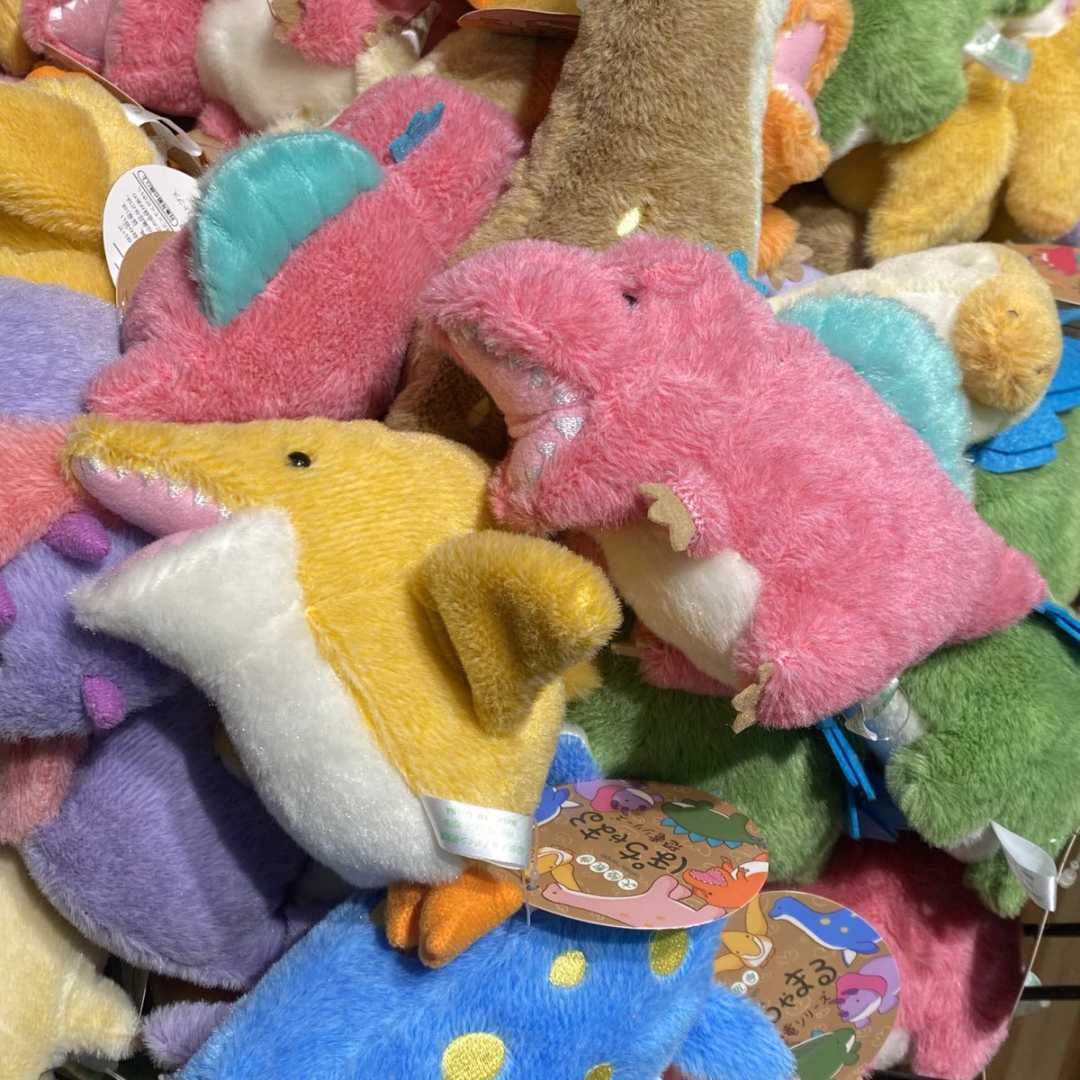 JetBoost's tweet image. 上野駅のザ・スタディールームにてたわむれる恐竜たち