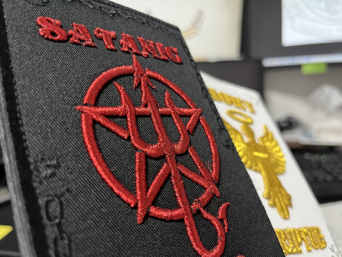 ろ*け様 サフォーク郡 シュリフバッジとパッチセット 12月の頭から考えて試行錯誤して、ようやく形になってきた…はなから