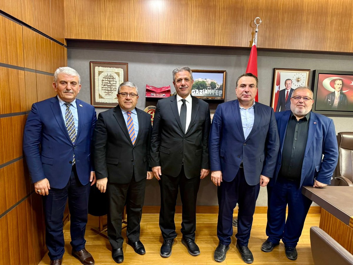 MİL-SEN KONFEDERASYONU’NDAN TBMM’DE YOĞUN TEMAS TRAFİĞİ

Mil-Sen Konfederasyonu Genel Başkanı Mücahit Çelik, beraberinde Genel Başkan Yardımcısı ve Mil-Diyanet Sen Genel Başkanı Celaleddin Gül, Mil-Büro Sen Genel Başkan Yardımcısı Özgür Yaydemir ve Mil-Diyanet Sen Genel Başkan