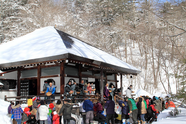 一足早い節分
今年の温泉寺節分「縁喜がらまき」は 1月25日(日)
奥日光湯元温泉の 温泉寺 にて、追儺式と縁起がらまきを開催
nikko.4-seasons.jp/info/news_deta…