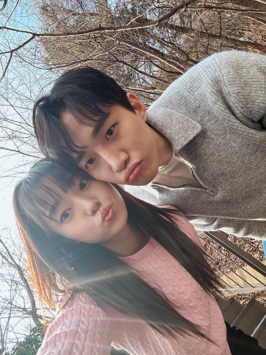 NetflixKR's tweet image. 요청하신 상웅민숙 사진 지금 도착👇👇

짠내나도 사랑은 가득한 &amp;lt;캐셔로&amp;gt; 절찬 스트리밍 중. 오직 넷플릭스에서.