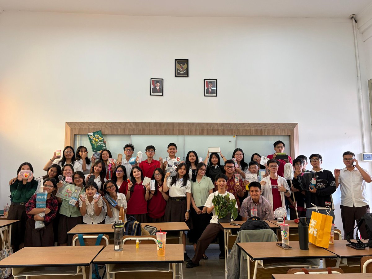 bublegoOm_'s tweet photo. meri krismes hehe Meri krismes https://t.co/yTlG6x2vqj