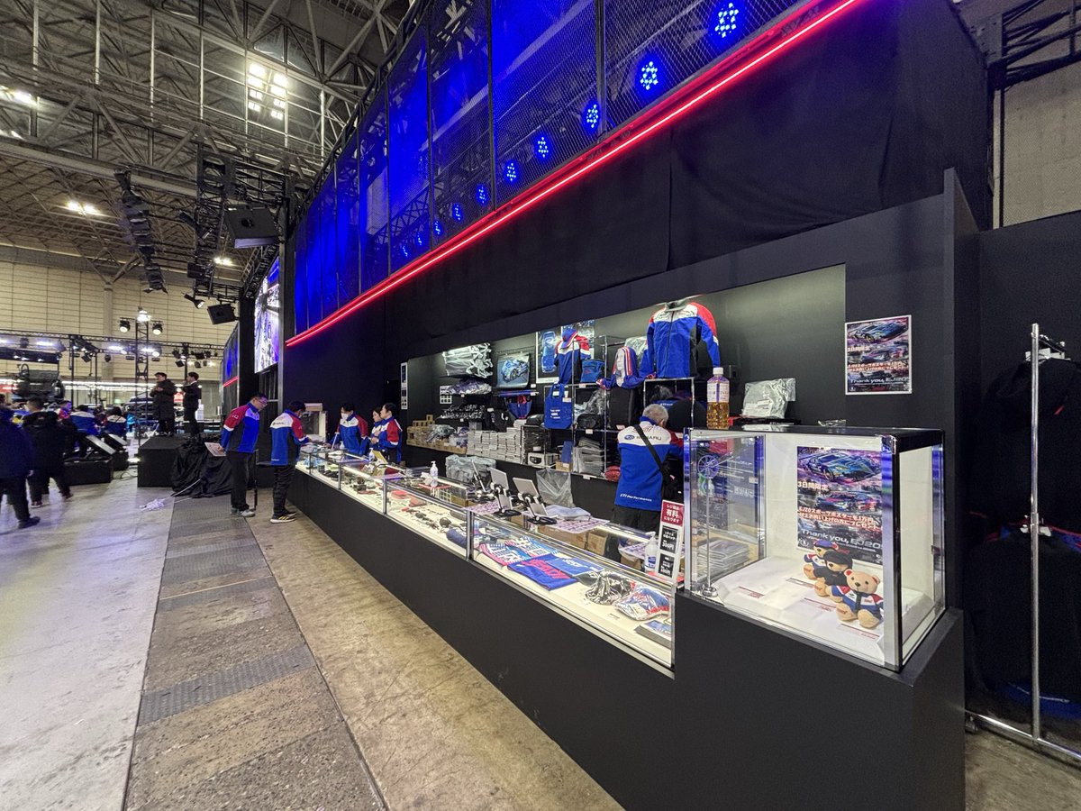 こんにちは♪STIです🏁
東京オートサロンSUBARU/STIブースに遊びに来ていただきありがとうございます。
物販コーナーでも、さまざまな商品をご用意して皆さまをお待ちしております。
ぜひお立ち寄りください。
アパレル商品については、売り切れのサイズも出てきております🙇‍♀️