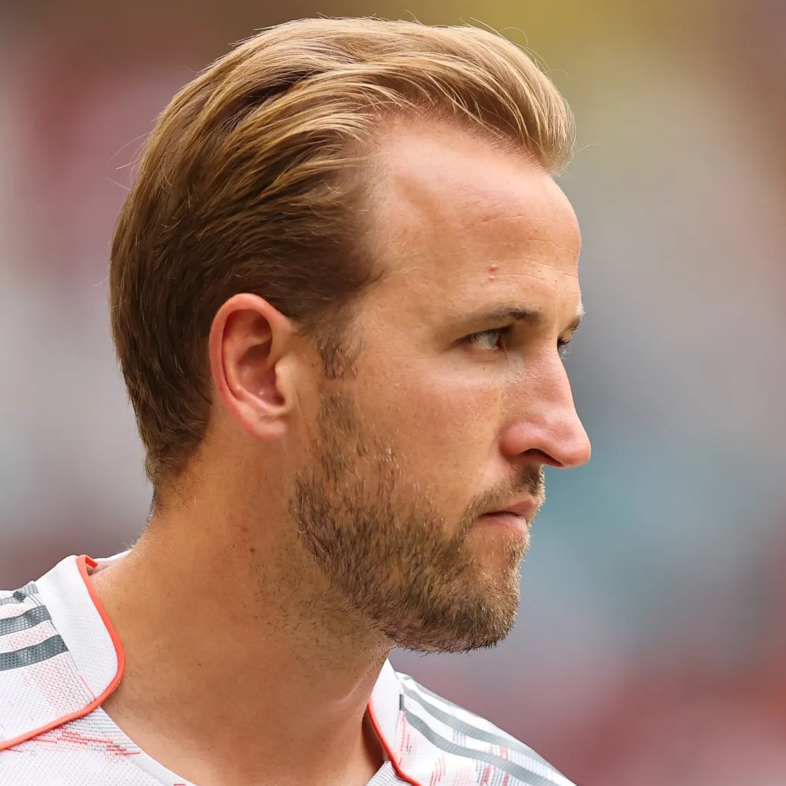 🚨🗣️ 𝗡𝗘𝗪: Michael Owen: "Anyone who signs Harry Kane is throwing away money. How many years can you get out of him? 1? 2? 3?"

"He doesn't show signs of aging, but paying that amount of money for only a few years seems unbelievable to me."

"He won the league, scored goals,