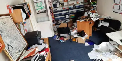 На канец снежня 2025 года ў працэсе прымусовай ліквідацыі знаходзілася прынамсі 1220 некамерцыйных арганізацый. Былі закрытыя сама мала 99 НДА. Пастанову аб самастойнай ліквідацыі прынялі не менш за 770 НКА...

shorturl.at/mIVWT