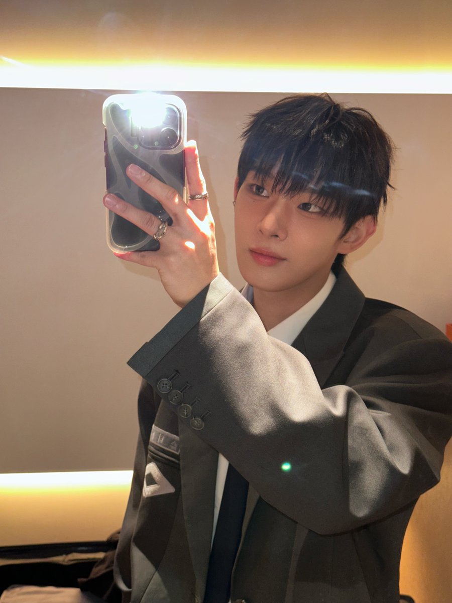 AHOF_official's tweet image. Not the teacher, but I got your attention.

#AHOF #아홉
#STEVEN #스티븐