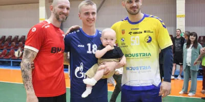 Сёлета ўпершыню выбіралі лепшага гандбаліста Беларусі і Расеі ў “адным флаконе”.  Гарадзенскіх гандбалістаў прызналі лепшымі ў “союзном государстве”...

shorturl.at/MlQg0