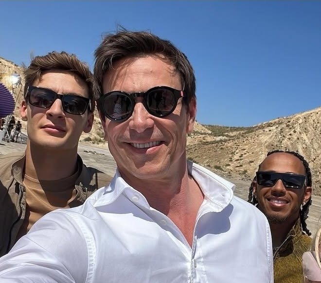 noirse_44's tweet image. Wow this selfie of George, Toto, and Lewis. Looks like a family vacay photo almost #okay