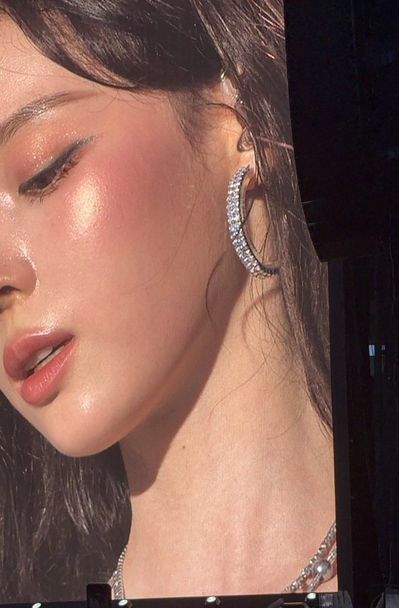 icurina's tweet image. this pic of winter on the big screen is insane