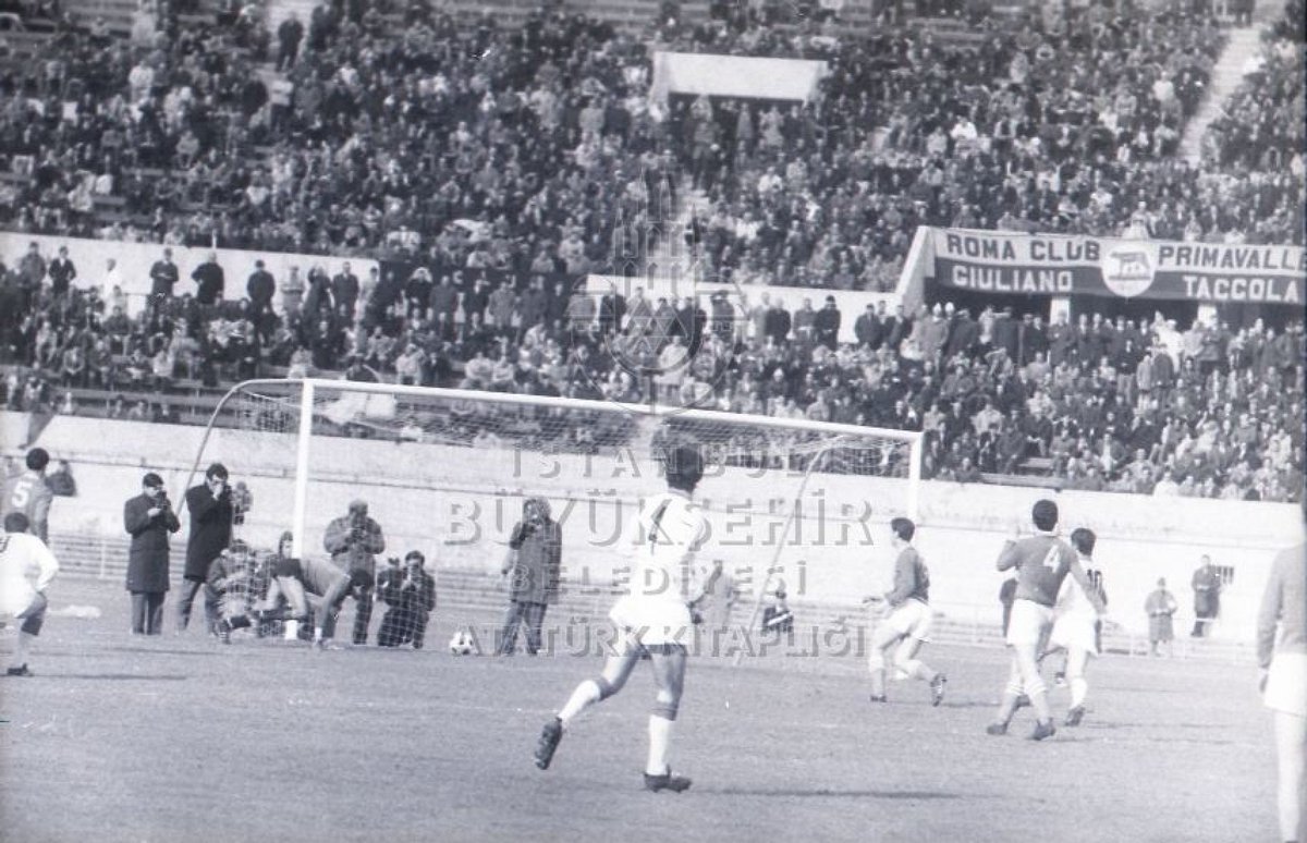 igdir1903's tweet image. 4 Mart 1970'te oynanan Roma - Göztepe , Kupa Galipleri Kupası maçından... Taksim İBB Atatürk Kitaplığı Arşivinden...