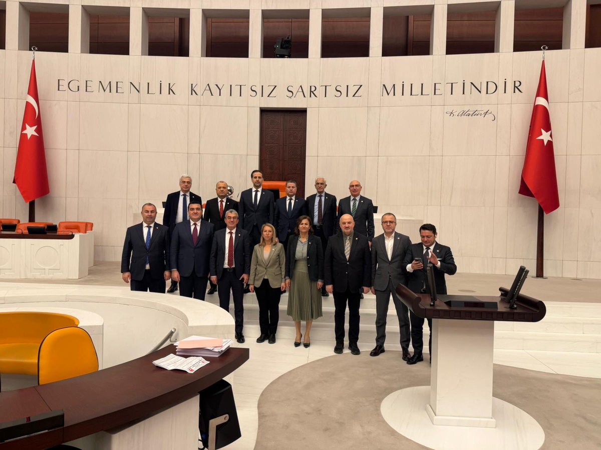 Emeklilik bir lütuf değil, kazanılmış haktır.
Yapılacak düzenleme tüm emeklileri kapsamalıdır.
Sadece en düşük maaşlara yapılacak sınırlı bir artış; yoksulluğu yönetmek, adaletsizliği kalıcılaştırmaktır.