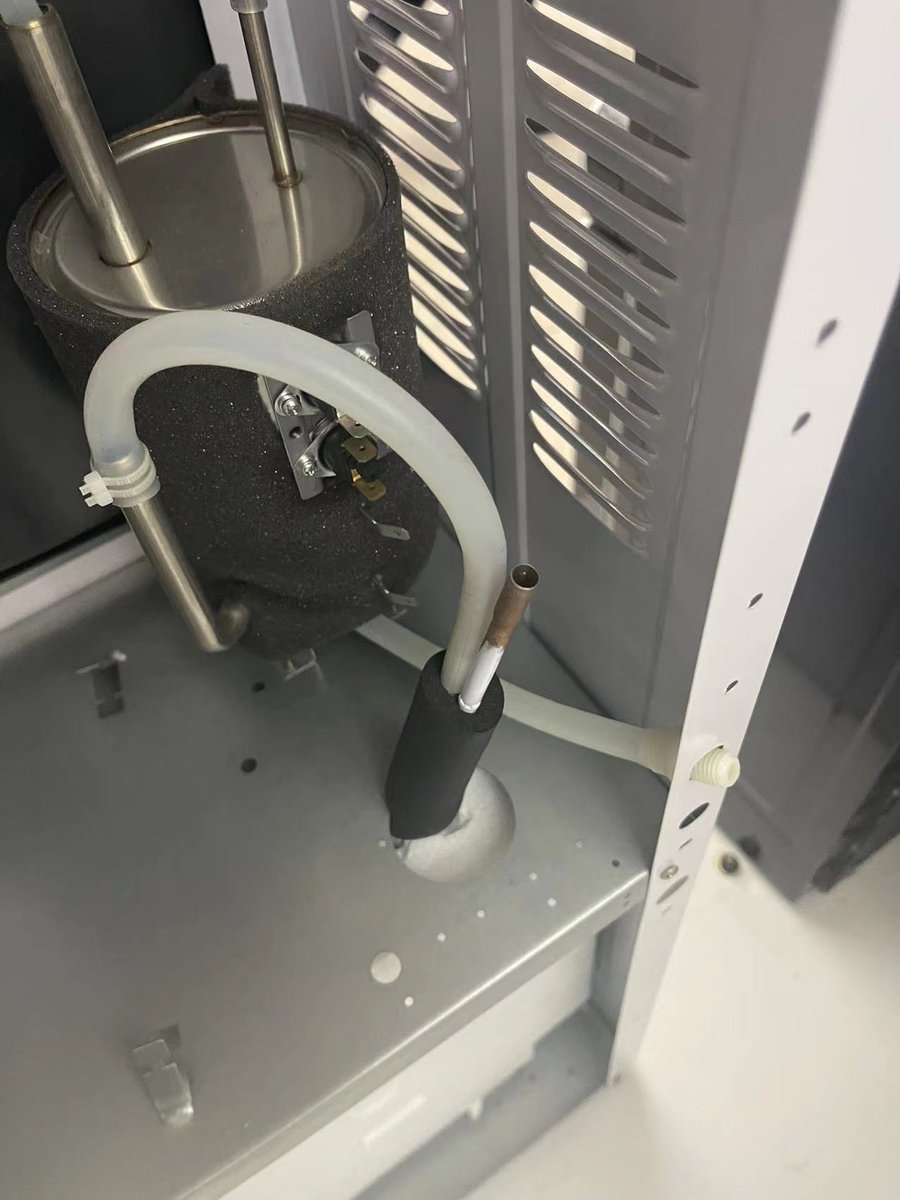 EWhomewaters's tweet photo. Our standing water dispensers
Our 304 stainless steel connections
Hot water tap with child lock 
Our water dispenser’s guard
hot water tank,cold water tank #watertreatment #WaterDispenser #homeappliances #RO #water #watertap https://t.co/zSycJRprYU