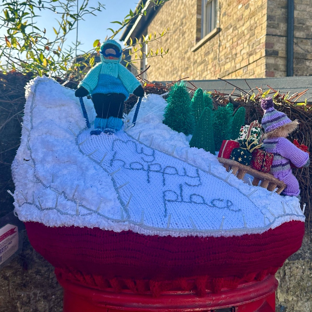 "Where's Your Happy Place?" postbox topper auction is on NOW!
The "On the Slopes" postbox topper is up for grabs!
Place your bids on selected toppers here: buff.ly/rSFZkLm
Auction ends on 17th January 2026 at 7pm!
All funds raised go to The Hertford Pantry.