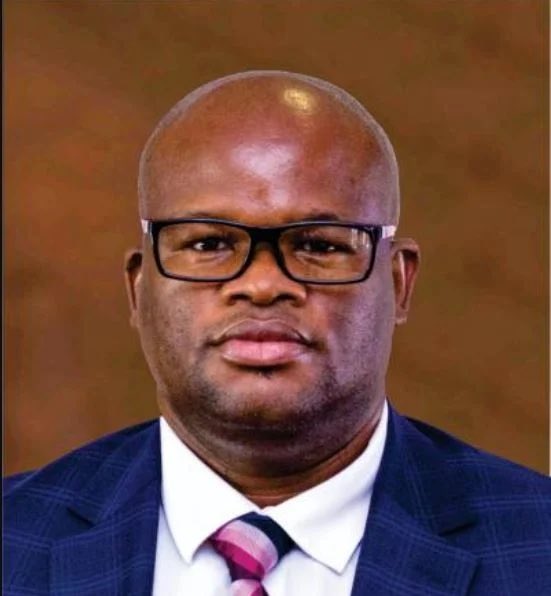 mmodiba10's tweet photo. A CHILD HAS DIED DUE TO YOUR INCOMPETENCE MAYOR @MolefeExec 

For the past four years I’ve been following the Ngaka Modiri Molema Municipality in the North West. 

The corrupt and incompetent mayor ( Khumalo Molefe) who demands bribes from service providers and kick backs from tenders has DESTROYED that municipality. 

Businesses are unable to continue projects because the GREEDY mayor wants money/bribes & ONLY frustrates BLACK BUSINESSES 💔

Now an INNOCENT child has lost their life due to an unfinished pipeline. 

This has to stop @MYANC @MbalulaFikile @PresidencyZA