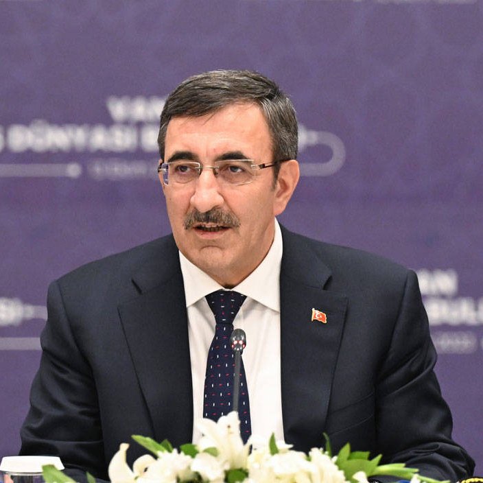 daktilock's tweet image. Cumhurbaşkanı Yardımcısı Cevdet Yılmaz:  

“Kişi başına düşen gelirimiz 17 bin doların üstünde.”