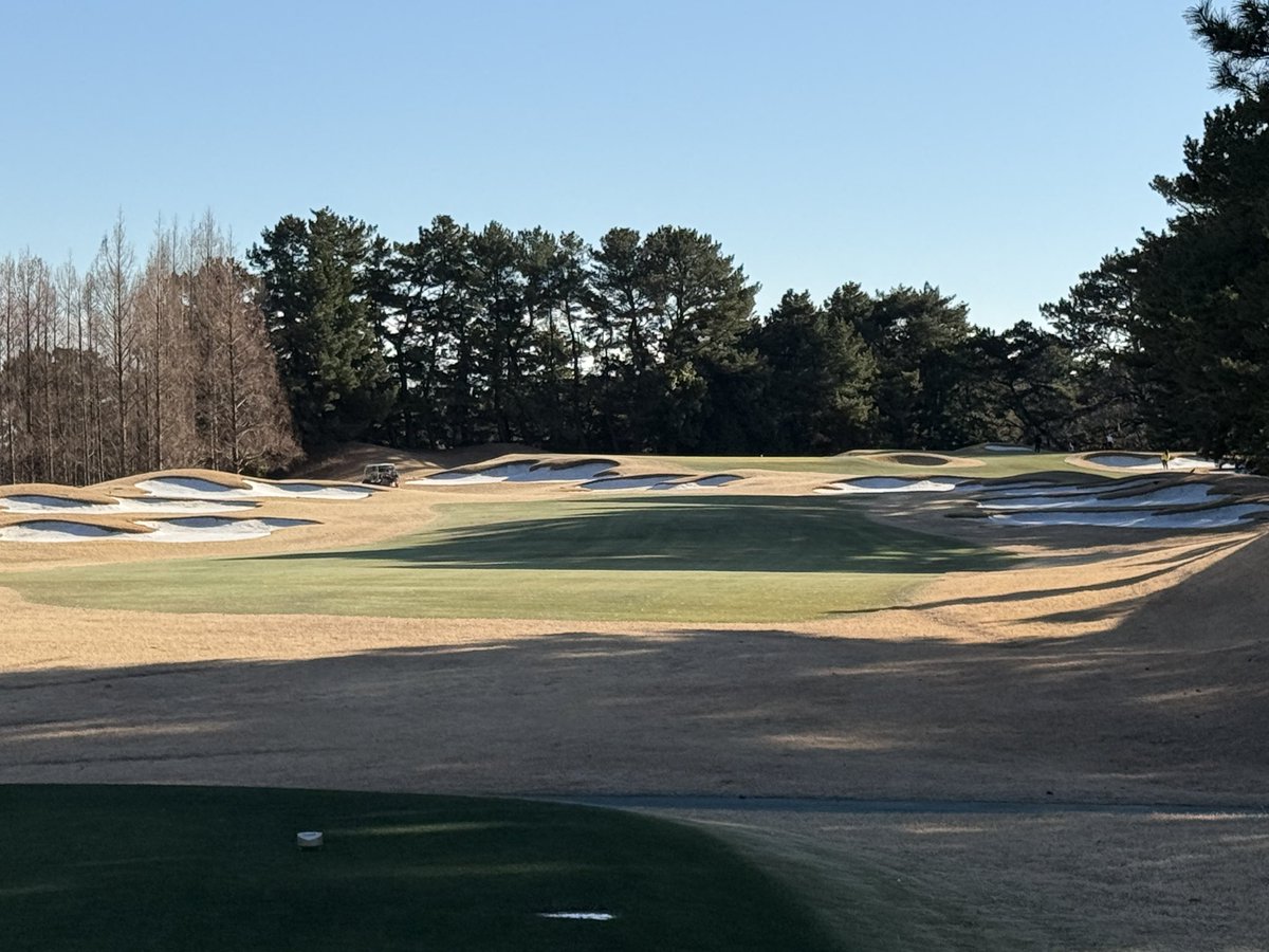 CarpGolf's tweet photo. 2026年の初打ちは
#磯子カンツリークラブ
練習では調子のよいドライバーが���ぷら続出
UTはまともに当たらない
そして、パターが入らない…41Putt

でも、天気は良いし
富士山はキレイに見えるし
ランチのぴんそばも美味いし
とにかく良いコースでした

リベンジできる機会は、くるかなぁ 

#ゴルフ https://t.co/XAJCwYW37l