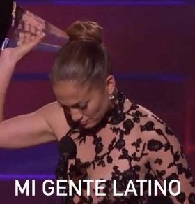 laufeymaximoff's tweet image. primeiro as ligações da Claro, agora a vizinha que vende Natura kkkkk somos uma grande família mesmo