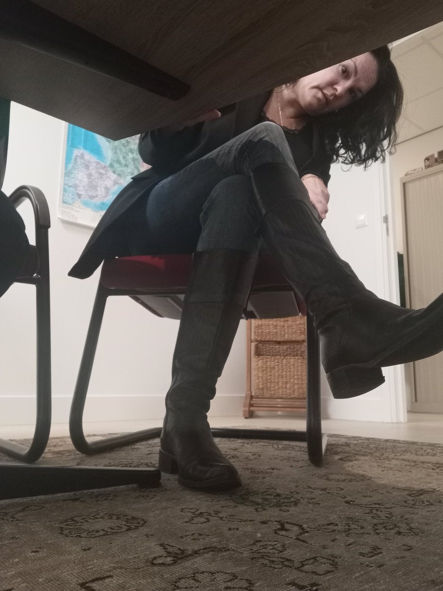 FindomQueenSam's tweet image. Morning Dork

You know were you belong 
Below me!

Send for my coffee stupid