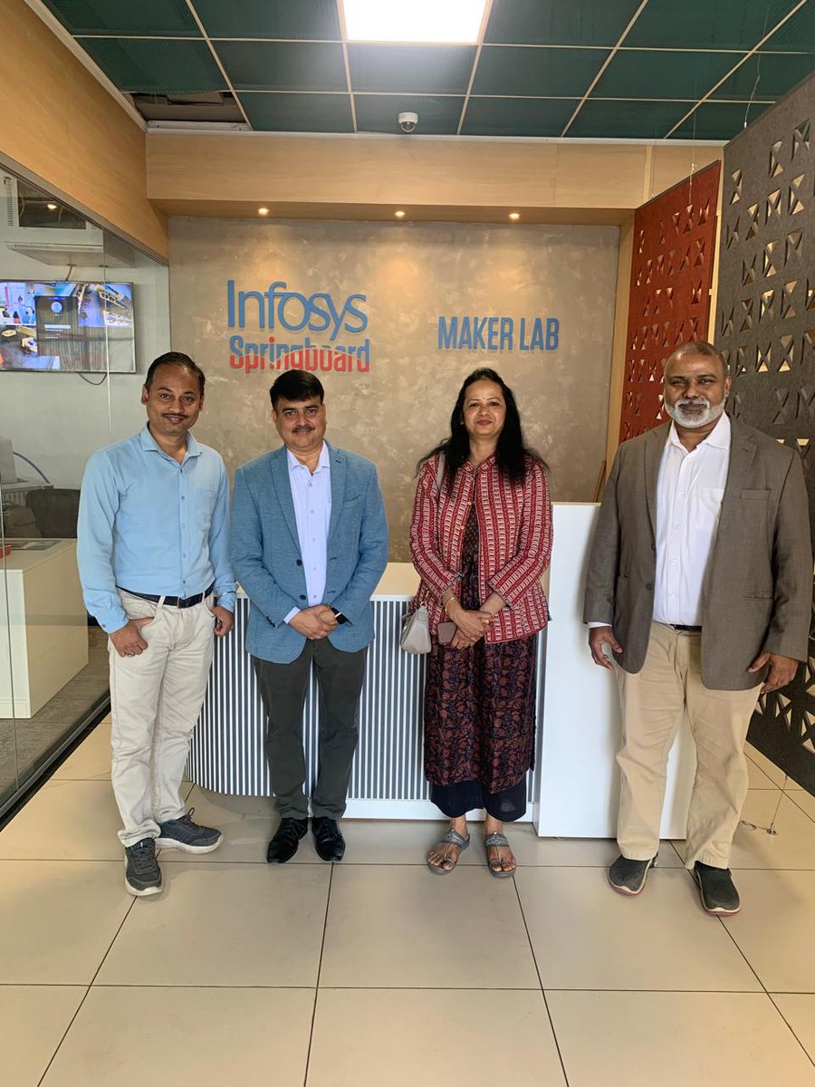 ficci_india's tweet image. The FICCI Mercedes-Benz Bharat Innovation &amp;amp; Business Ideas Challenge Program gained strong momentum with an engaging and high-energy interaction at Symbiosis University, Pune.

Organised by FICCI in collaboration with Mercedes-Benz India, and supported by DPIIT Startup India, the…