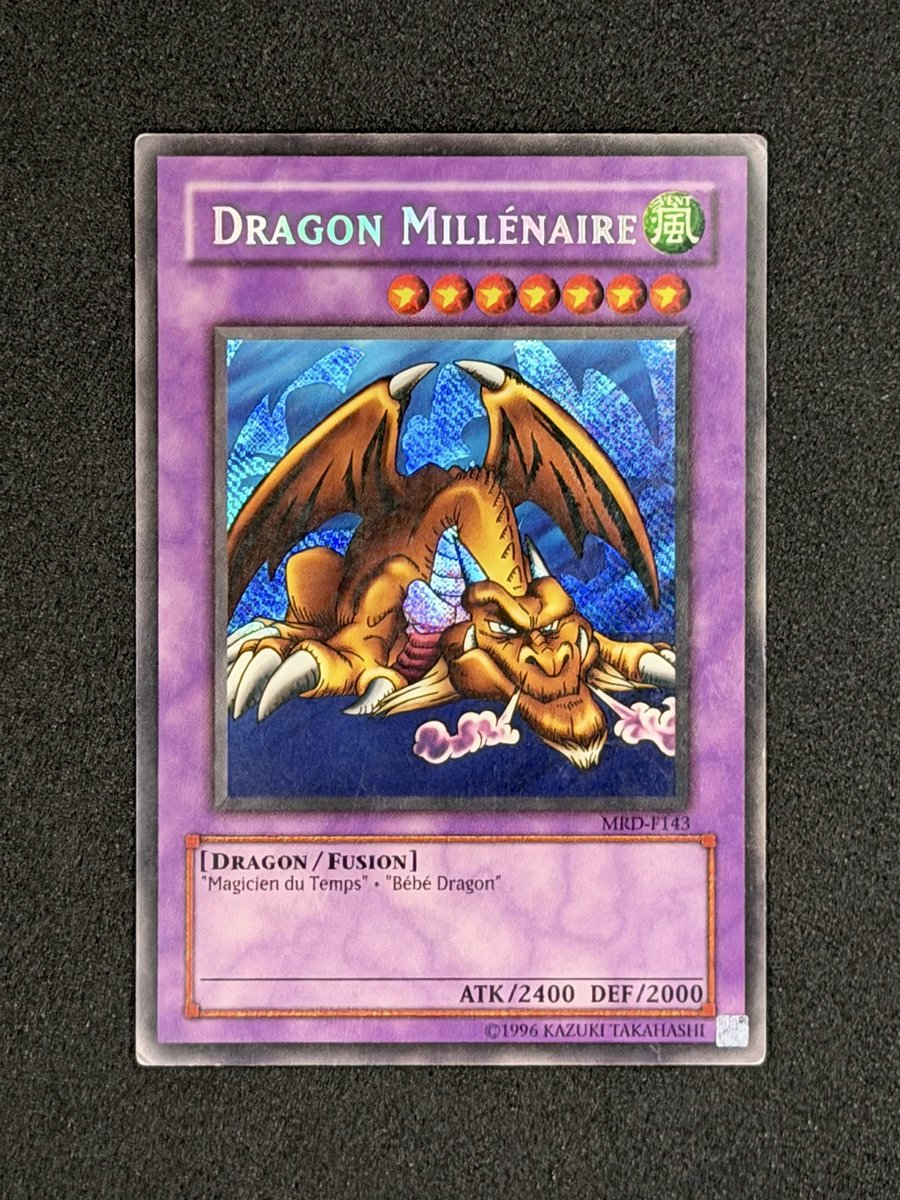 errorcardman's tweet image. このエラーの正体は・・・
白インクの二重印刷です！

よく見ると、枠だけでなくイラスト部分も通常のホイルズレと異なっています。私は実物を見るまで気づきませんでした😂
エラカ検定の良間になりそうです。

なのでホイルシフト、二重印刷、リバースホイルのトリプルエラーカードですね😎