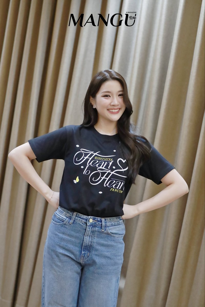 ManGu_Magazine's tweet image. "จินนี่ ณัฐณิชา" ระหว่างซ้อมเต้นในงานแถลงข่าวจัดแฟนคอนเสิร์ตในประเทศไทยในงาน "GINNYJAYNA [HEART TO HEART] FANCON"

FIRST FANCON GINJAY IN BKK

#จินเจไลฟ์คืนหมาหอนก่อนกดบัตร
#ginnynatnicha
#GinJay #จินเจ
#ManGu_Magazine