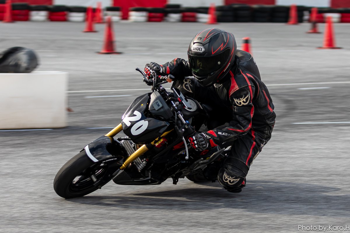 karo_okicamera's tweet photo. 耐久レースに登場した
沖縄グロム乗りメンバーの
「OKIGROMer Racing B 」チーム

3人で組んだゼッケン20 
エキスパートクラス
110分耐久レース 

🏁リザルト🏁
✨️決勝6位✨

仲間っていいね😃👍️

#grom
#グロム
#モータースポーツマルチフィールド沖縄 https://t.co/SnLQTPSJsO