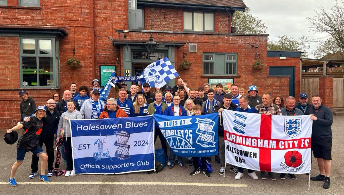 Last time I checked The Hunting Tree Halesowen is home of Halesowen Blues 🤷🏻‍♂️ - this Cov fan is either lost, obsessed, or a bit of both 😅😅

<a href="/OSCBCFC/">Birmingham City FC OSC</a> <a href="/BCFC/">Birmingham City FC</a> #kro #bcfc #bcfcosc