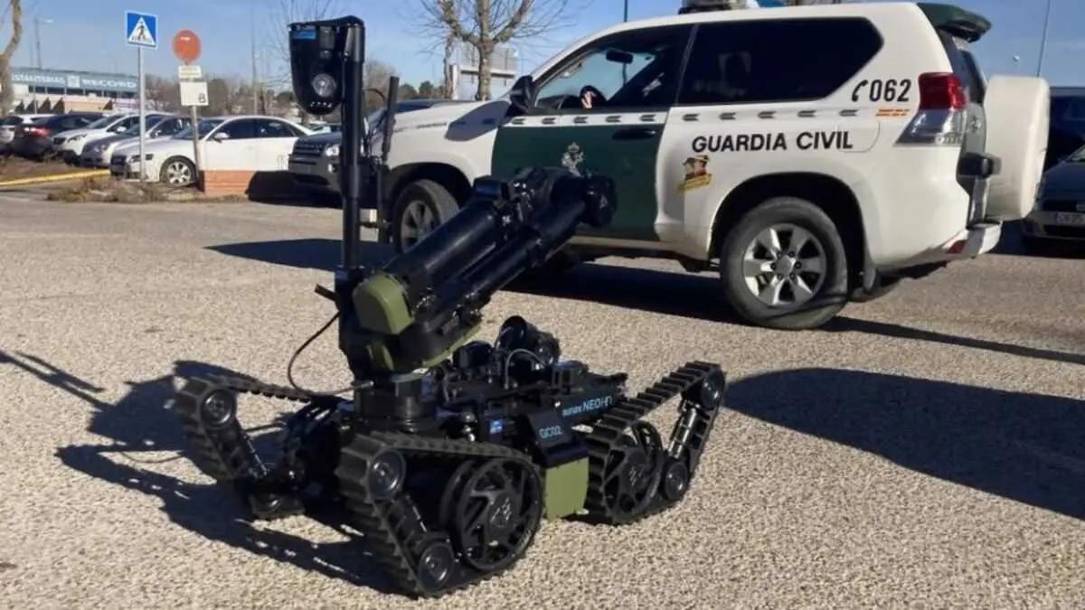 🤖 La Guardia Civil refuerza la seguridad incorporando cuatro robots NEO de última generación para la desactivación de explosivos y amenazas NRBQ.
Más tecnología, más protección y mayor seguridad para los especialistas del SEDEX-NRBQ.
#jaes #guardiacivil 

estrelladigital.es/articulo/segur…