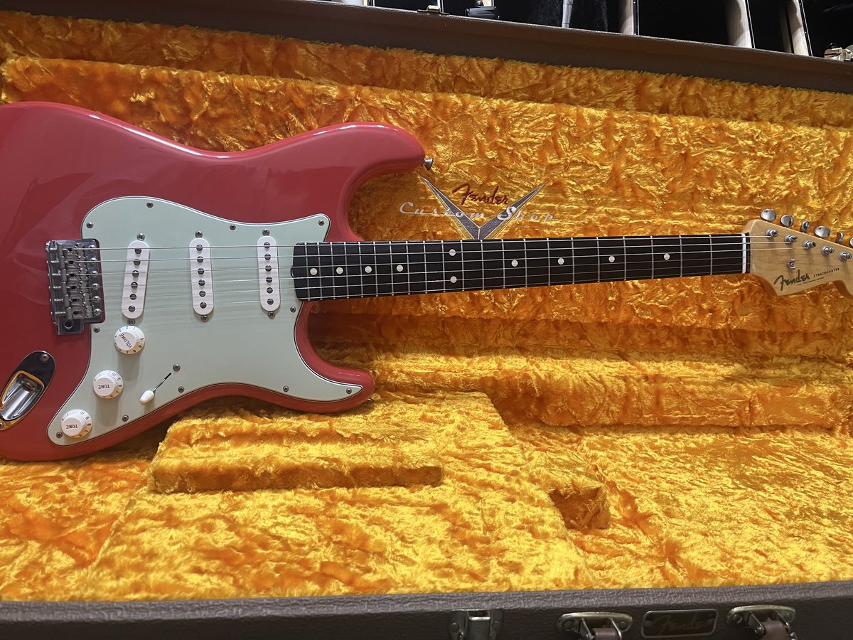 riox0530's tweet image. My New Gear…
新しい仲間と今年もお仕事頑張るぞ💪

#Fender
#Customshop
#Stratcaster
#MNG