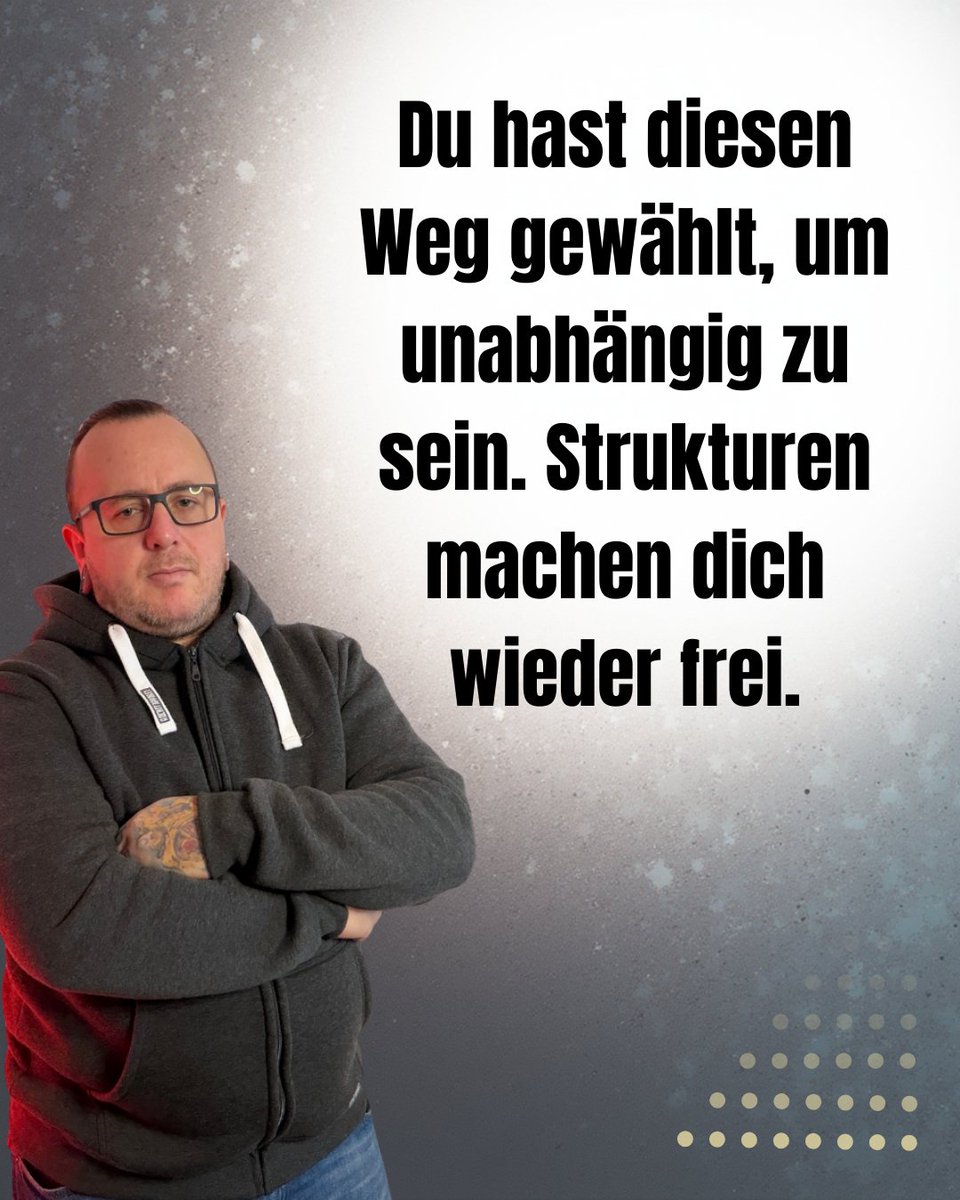 Selbständig geworden für Freiheit. Jetzt: mehr Arbeit, weniger Zeit, ständig erreichbar, im Stress. Was schiefgelaufen? Strukturen abgelehnt. Denkfehler: Struktur = Unfreiheit. Wahrheit: Strukturen = Klarheit. Mit Struktur läuft es.