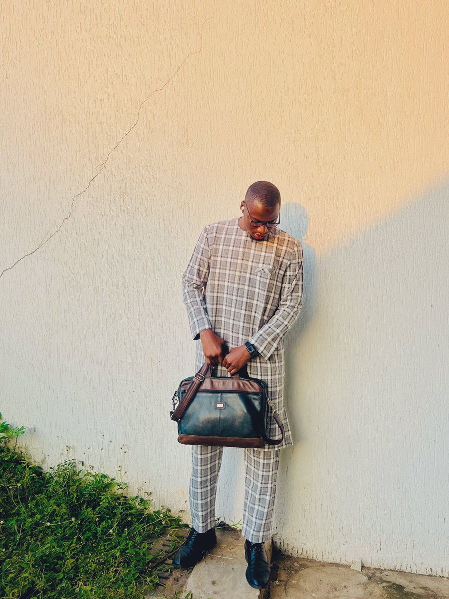 AmzPogbaBah's tweet image. These pictures tells a story, a moment frozen in time. It’s a reminder of where we have been, who we have become, and the journey ahead. Let’s embrace the beauty of our imperfections and strengths we find within ourselves. Keep going, your story is worth telling.

#LearnAndGrow⚖️