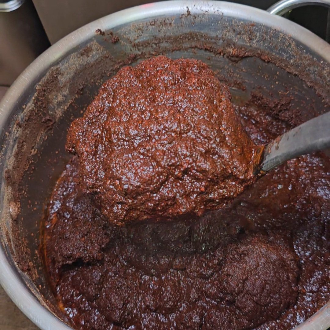 Payunbud's tweet image. ร้านชาไทย ที่ใช้การแช่ชากับน้ำระดับ..
โคตรข้น และใช้การหีบบบ ชา   ไม่ใช่การกดแบบเครื่องเอสเพรสโซ่ ไม่ใช้การต้มชา(มันฝาด) คนหาดใหญ่ทำร้านเอง!!!

เดี๋ยวมารีวิวน้า 
ชื่อร้าน "นอน ตอน ไหน?" 😂
เจ้าของร้านน้ำท่วมที่หาดใหญ่5เมตรหมดบ้าน เลยมาช่วยรีวิวจ้า ชาเข้มมาก มี3ระดับหัวชาให้เลือก