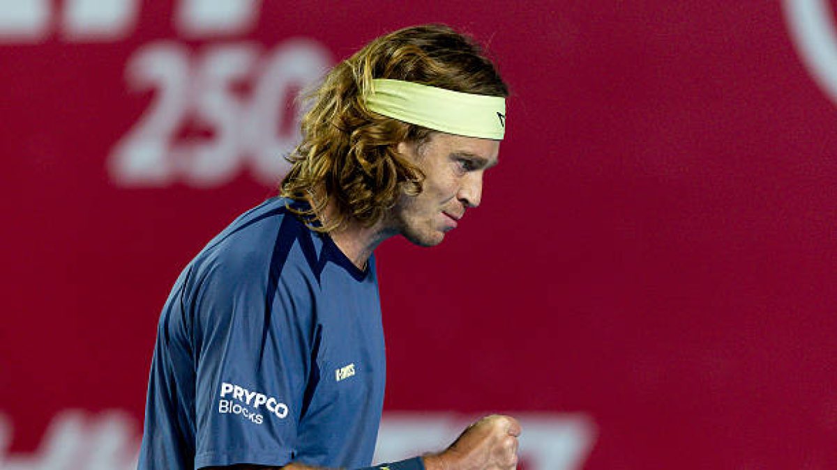 TheTennisLetter's tweet image. Rublev d. Borges 6-3 6-4

Andrey looked fantastic today.

The 2024 champ is serving big &amp;amp; playing some monstrous tennis from the baseline. 

✅2nd Hong Kong SF
✅2-0 to start 2026

It would be very interesting to see him at his best in the Slams this year.

Red hot Rublo. ❤️‍🔥