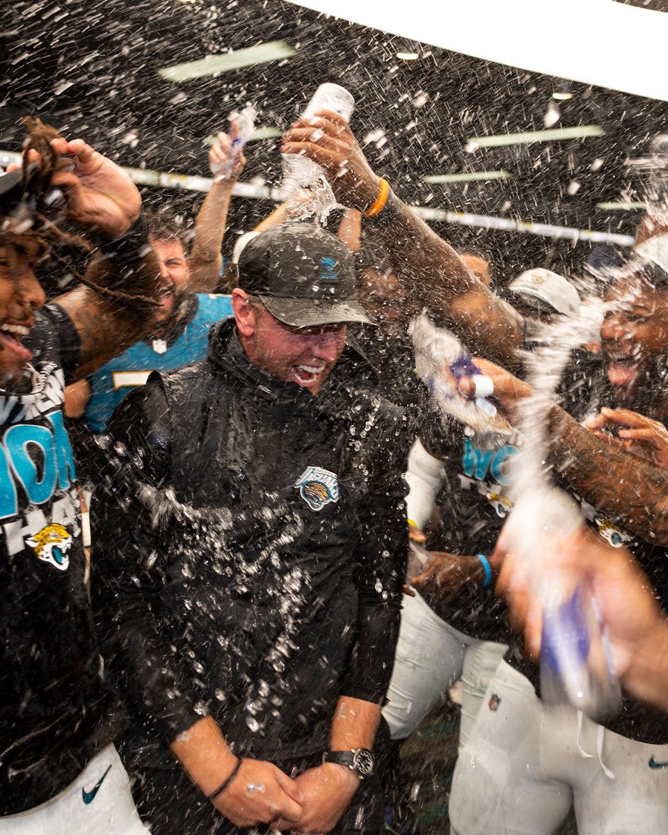 DontLookTop's tweet image. the unrequited dream