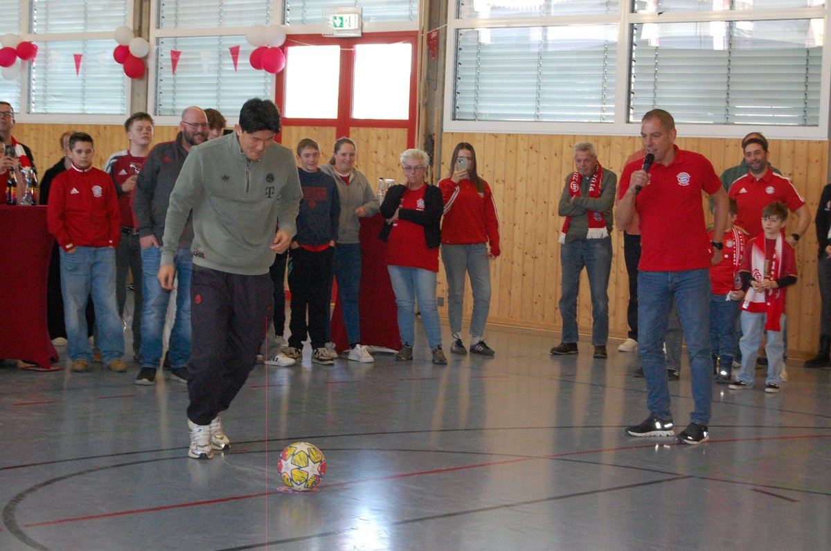 iMiaSanMia's tweet image. During his fan club visit on Sunday, Kim Min-jae dismissed rumours that he's considering leaving Bayern: "The thought of a transfer never even crossed my mind", he told the fans. Kim also said that he feels comfortable in Munich, that the club welcomed him warmly since he arrived…