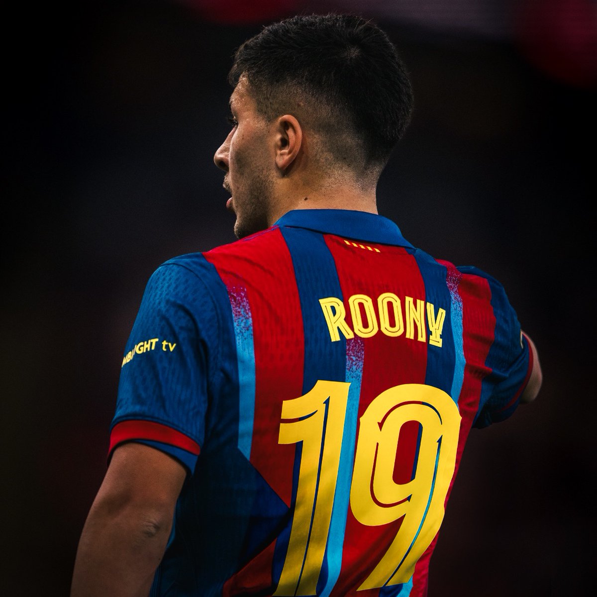 Roony Bardghji, el nuevo '19' del Barça, ya tiene ficha del primer equipo.