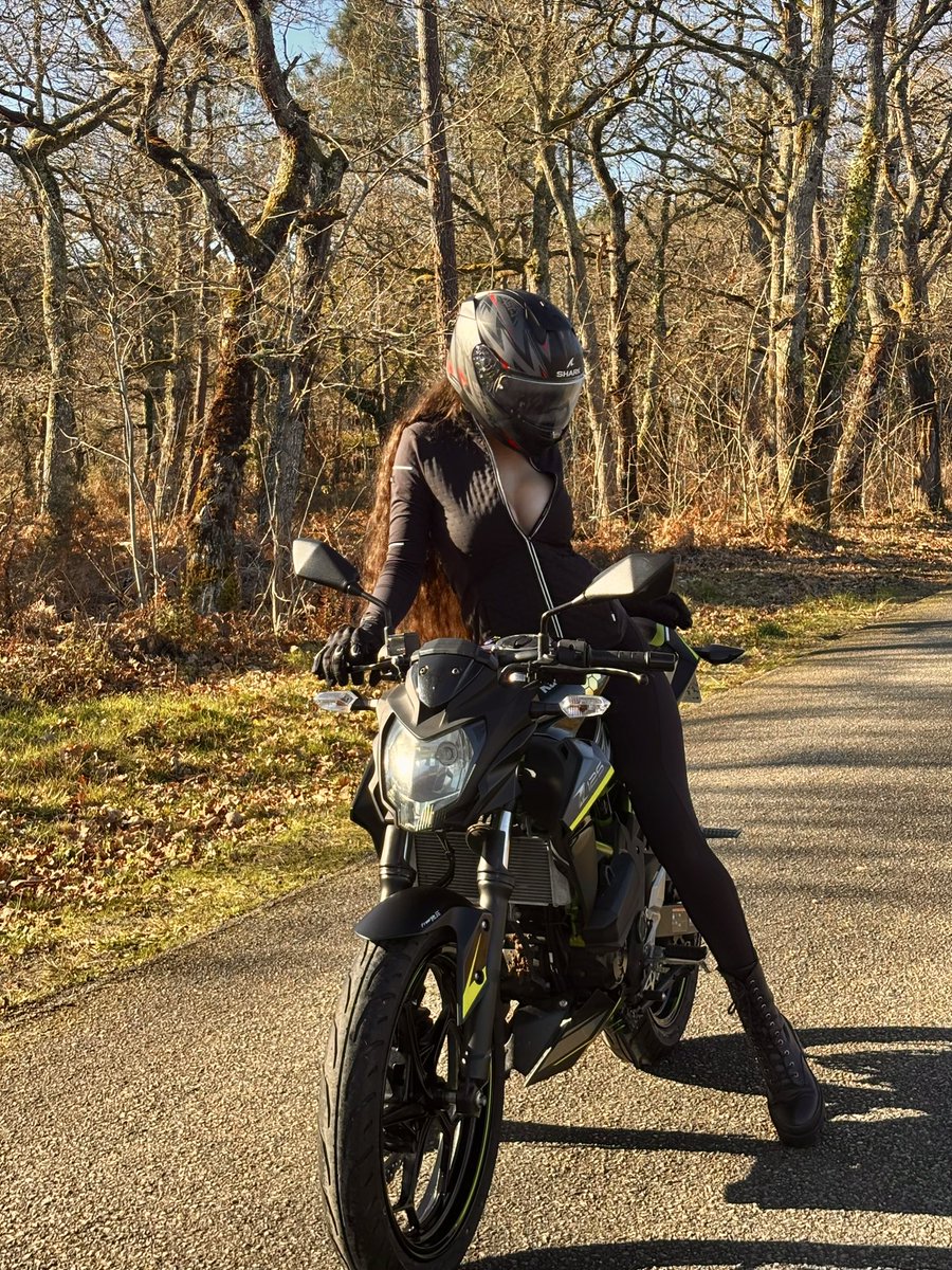 Riot Games fan account tweet media