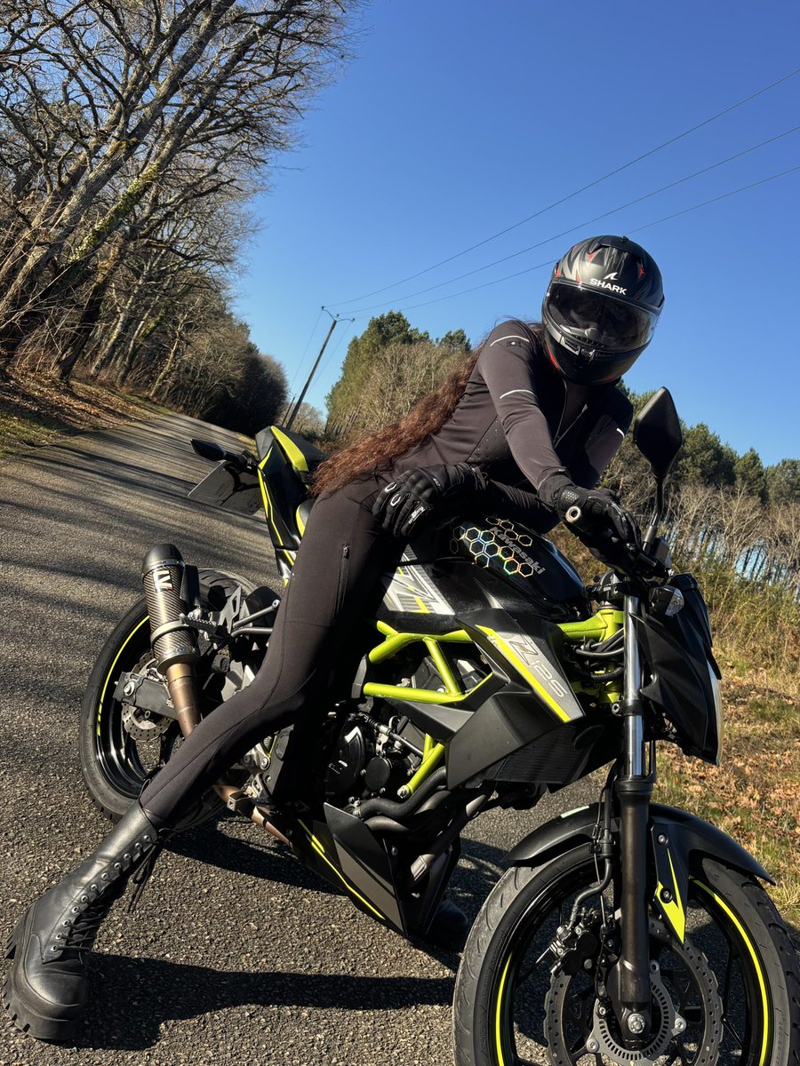 Riot Games fan account tweet media