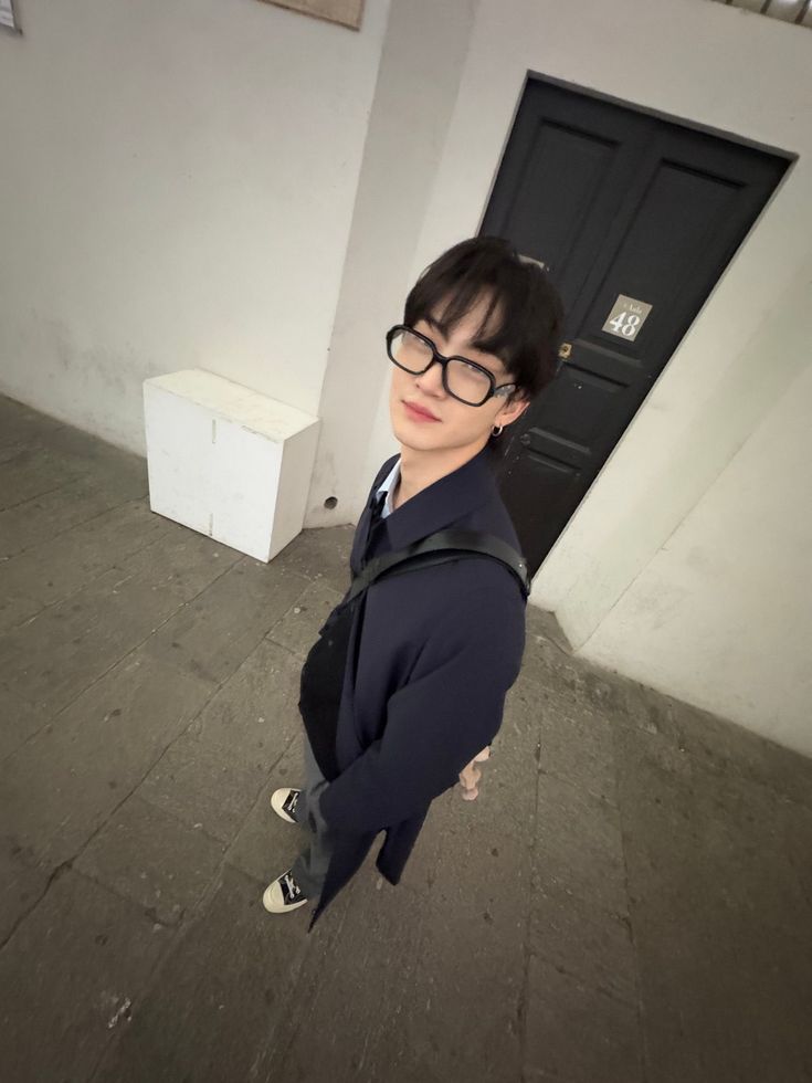 whateverttt's tweet image. 🫶🏻หนุ่มตี๋ใส่แว่นตลอดไป #JAYB #제이비