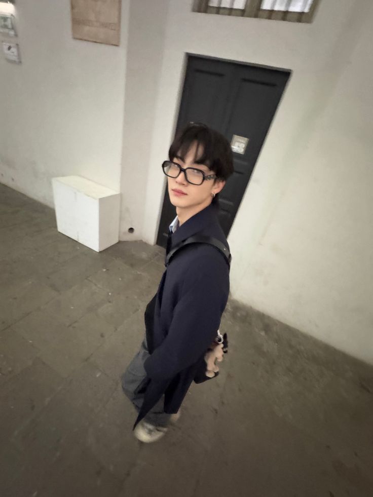 whateverttt's tweet image. 🫶🏻หนุ่มตี๋ใส่แว่นตลอดไป #JAYB #제이비